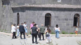 Ermenistanlı gazeteciler Karsı Keşfetti: Türkiye-Ermenistan medya değişim programı kapsamında tarih ve kültür turu