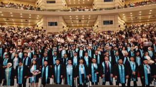 ERÜ Havacılık ve Uzay Bilimleri Fakültesinde mezuniyet sevinci
