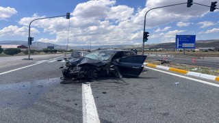 Erzincanda 5 kişinin yaralandığı trafik kazası kamerada
