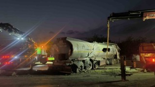 Erzinde yakıt yüklü tanker devrildi