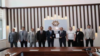 Erzurum Lisesinin köklü tarihi bilimsel bir eserle geleceğe taşınıyor
