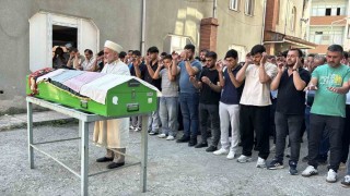 Eşi tarafından öldürülen 3 çocuk annesi kadın toprağa verildi