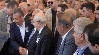 Eski CHP Genel Başkanı Deniz Baykalın eşi Olcay Baykal, toprağa verildi