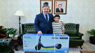 Eskişehir Valisi Dr. Erdinç Yılmaz, orman şehidinin evladı Batuhanın hayalini gerçekleştirdi