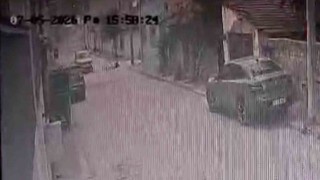 Eskişehirde 6 yaşındaki bisikletli çocuk ile aracın çarpıştığı kaza kameralara anbean yansıdı