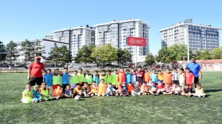 Eskişehirde GSB Spor Okullarında futbol heyecanı hız kesmiyor