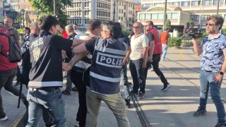 Eskişehirde izinsiz eylem yapan gruba polis müdahale etti: 35 gözaltı