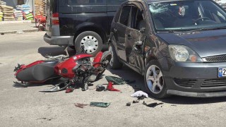 Eskişehir'de manevra yapan otomobile motosiklet yandan çarptı: 1 yaralı