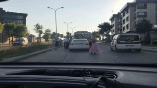Eskişehirde otomobilin servise çarptığı kazada maddi hasar oluştu
