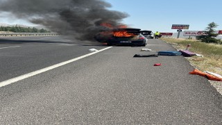 Eskişehirde seyir halindeki otomobil alevlere teslim oldu