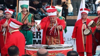 Eskişehirliler 15 Temmuz için tek yürek oldu, meydanda adım atacak yer kalmadı