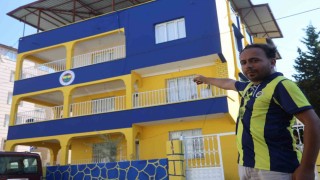 Fanatik ailenin sarı laciverte boyatıp, amblem koydurduğu ‘Fenerbahçeli ev simge haline geldi