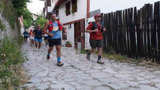 Farklı ülkelerden sporcular Safranbolunun tarihi sokaklarında yarışıyor