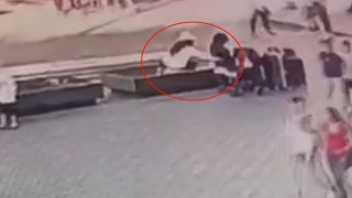Fatihte kadın hırsız bankta oturan vatandaşın çantasını böyle çaldı