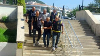 FETÖden ihraç edilen eski emniyet müdürü parke taşı hırsızlığı yaptı