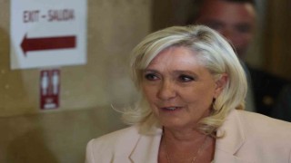 Fransada Marine Le Pene 3 yıl hapis ve 45 ay siyasi yasak