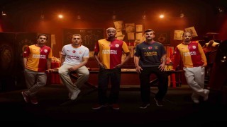 Galatasaray yeni sezon formalarını tanıttı