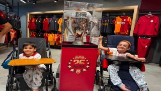 Galatasarayın şampiyonluk kupası Mardian Mallda taraftarlarla buluştu