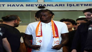 Galatasarayın yeni transferi Lesley Ugochukwu, İstanbula geldi