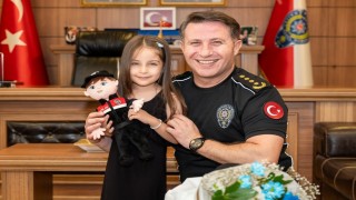 Gazi kızına yunus polis bebeği hediye edildi