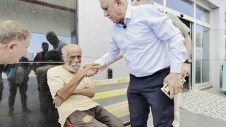 Geçmişini unutup sokaklarda yaşamaya başlayan adam, devletin şefkat elini uzatmasıyla bambaşka bir görünüme kavuştu
