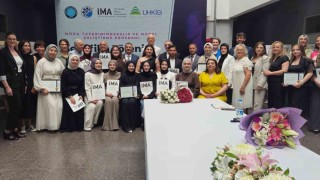 Geleceğin moda tasarımcıları Bursada sertifikalarını aldı