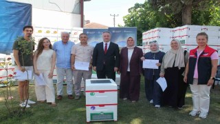 Genç arıcılara 380 adet arısız strafor kovan dağıtıldı