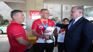 Gençlik ve Spor Bakanı Bakı Muğlada milli sporcular karşıladı