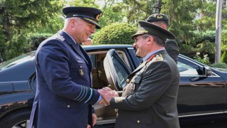 Genelkurmay Başkanı Orgeneral Bayraktaroğlu, Hollandalı mevkidaşı Eichelsheim ile görüştü