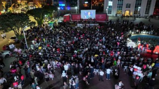 Gezici sinema tırı Çorumda açık hava nostaljisi yaşattı