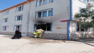 Gönende bir evde çıkan yangın hasara neden oldu