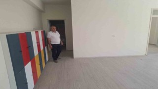 Göreve başlar başlamaz ilk durağı yeni okul oldu