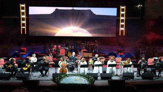 Grup Köprü, festival sahnesinde kültürleri aynı ezgide buluşturdu