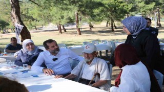 Gürsun'un büyüklerine vefa pikniği