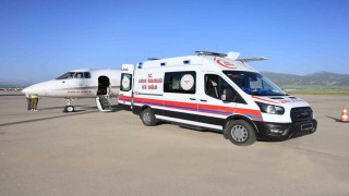 Hacda rahatsızlanan vatandaş ambulans uçakla Türkiyeye getirildi