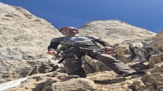 Hakkaride kaybolan dağcının cansız bedenine ulaşıldı