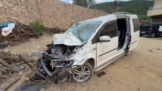 Hakkaride trafik kazası: 3 yaralı