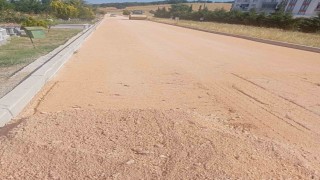 Hamitler Kent Mezarlığındaki ara yollara soğuk asfalt atılıyor