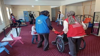 Hamur Gençlik Merkezinden özel öğrencilere anlamlı ziyaret