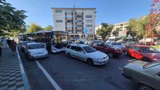Her 3 kişiye 1 araç düşüyor: Mesai bitince Hükümet Caddesi kilitleniyor