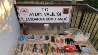 Hırsızlık yaparken suçüstü yakalandılar