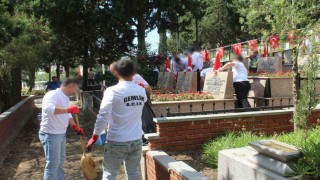 Hükümlü ve cezaevi personelinden şehitliğe anlamlı ziyaret