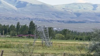 Iğdırda fırtına çatıları uçurdu