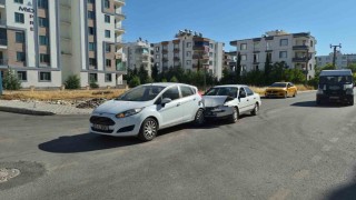 İki otomobil çarpıştı: 1 yaralı