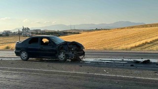 İki otomobilin çarpıştığı kazada 4 kişi yaralandı
