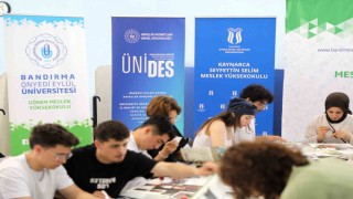 İki üniversitenin öğrencileri bir araya gelerek bilgi alışverişi yaptı