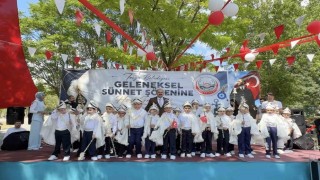 İlçedeki çocuklar toplu sünnet oldu, düzenlenen şenlikte doyasıya eğlendi