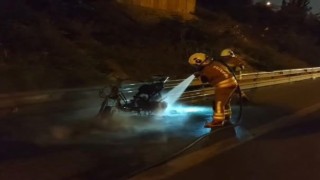 İskenderun'da motosiklet alevlere teslim oldu