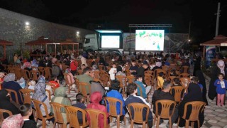 Isparta Belediyesinden Savda çocuklara açık hava sineması