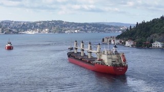 İstanbul Boğazında makine arızası yapan gemi nedeniyle gemi trafiği durduruldu